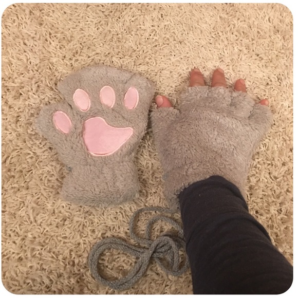 2 Available if interested. )))). Bear Paw Gloves - Picture 5 of 7